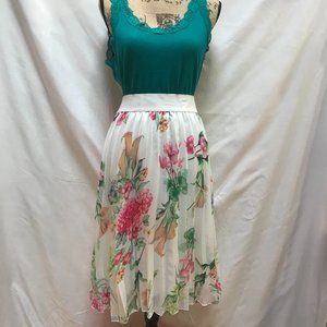 Gorgeous Floral Pleaded Skirt Elastic band on waist New